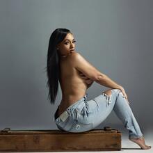  Nude
