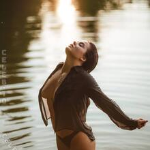 Nude