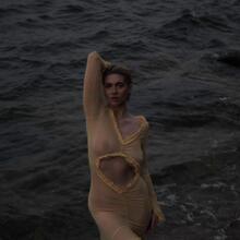  Nude