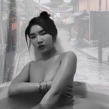  Nude