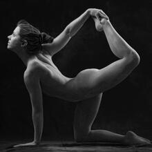  Nude
