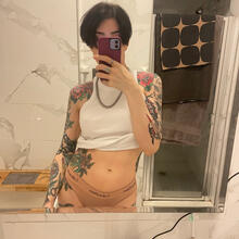  Nude