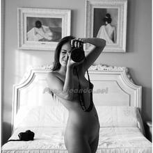  Nude