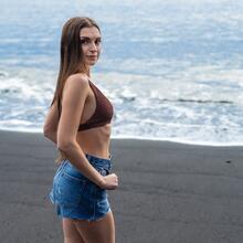  Nude