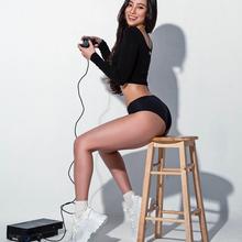  Nude