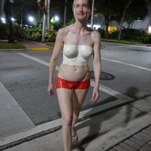  Nude