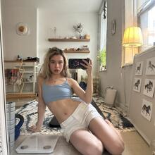  Nude