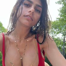  Nude