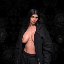  Nude