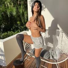  Nude