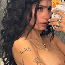  Nude