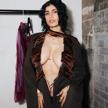  Nude
