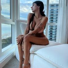  Nude