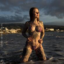  Nude