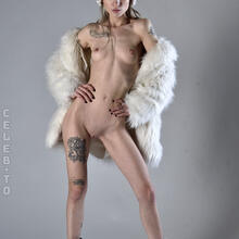  Nude