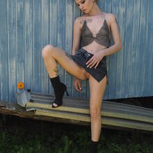  Nude