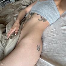  Nude