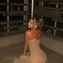  Nude