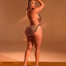  Nude