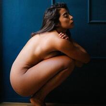  Nude