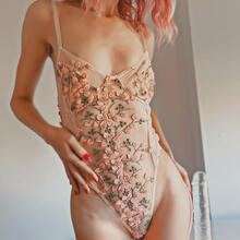  Nude