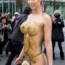  Nude