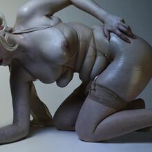  Nude