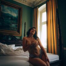  Nude