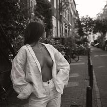  Nude
