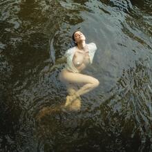  Nude