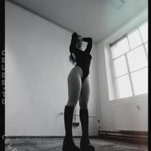  Nude