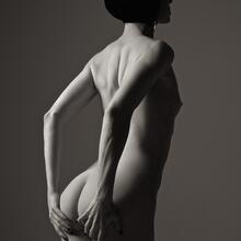  Nude