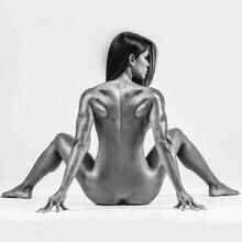  Nude