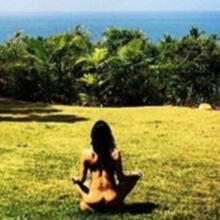  Nude