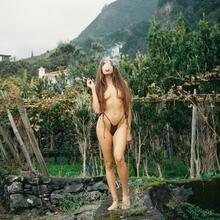  Nude