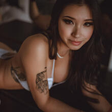  Nude