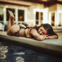  Nude