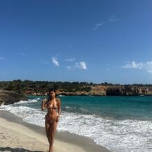 Nude