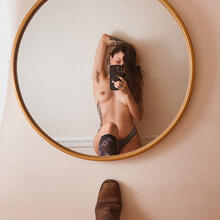  Nude