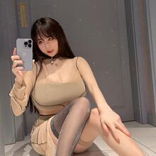  Nude