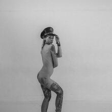  Nude