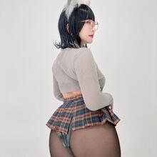  Nude