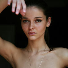  Nude