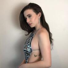  Nude