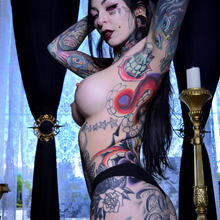  Nude