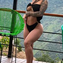  Nude