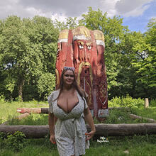  Nude