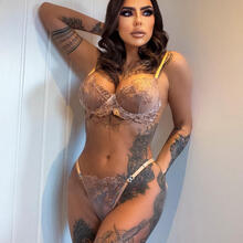  Nude