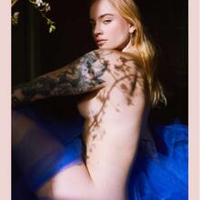  Nude