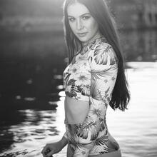  Nude